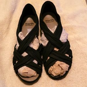 Women's Earth Black Suede and Cork Sandals Size 10W, excellent condition worn 1x